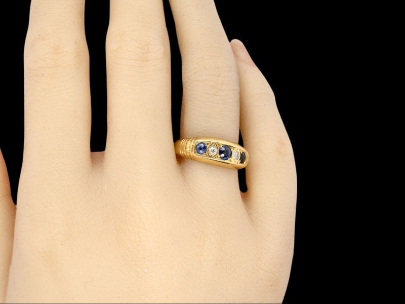 Vintage 18 carat gold sapphire and diamond ring