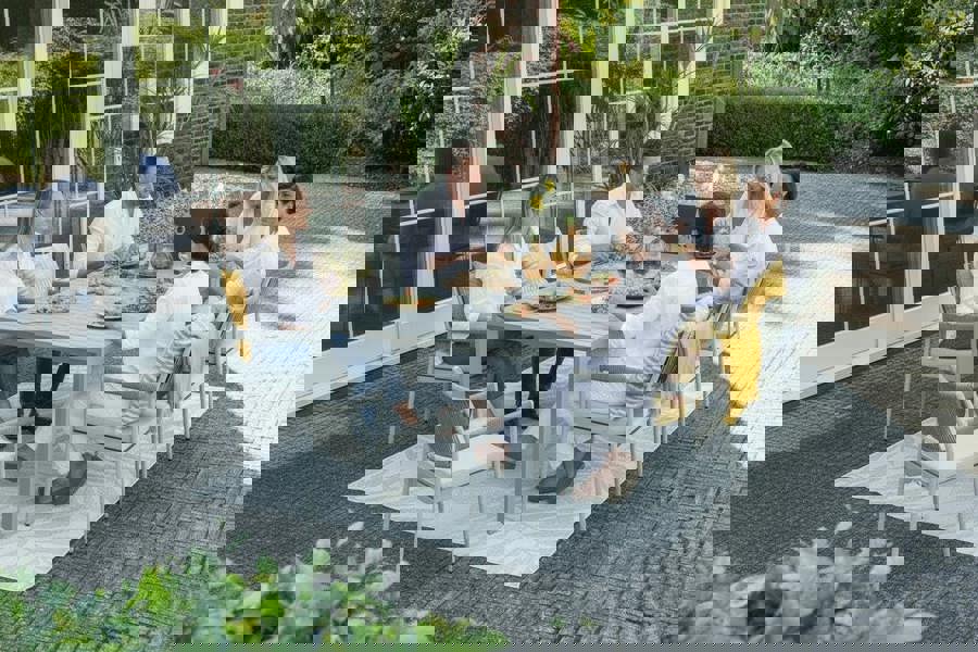 Garden Impressions Latina 6 Seater Extending Dining Table with Barcelona Dining Chairs