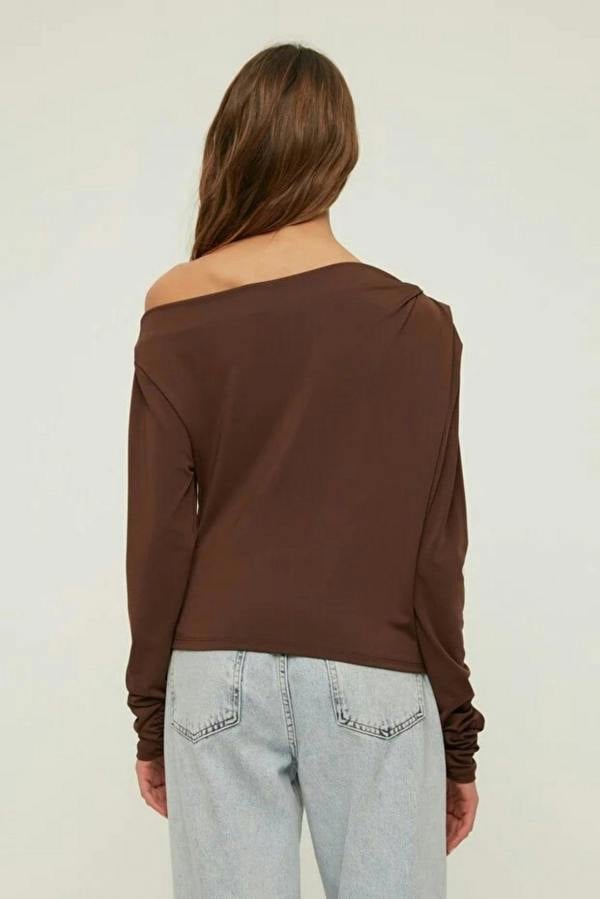 WOVCOR Asymmetrical Collar Flowing Knit Blouse
