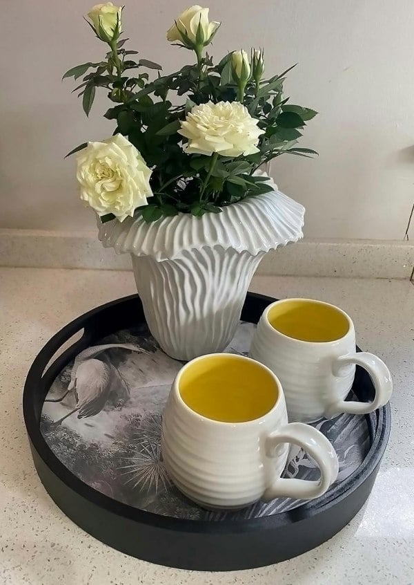 Maison des Cadeaux Round Black Swan Decorative Tray