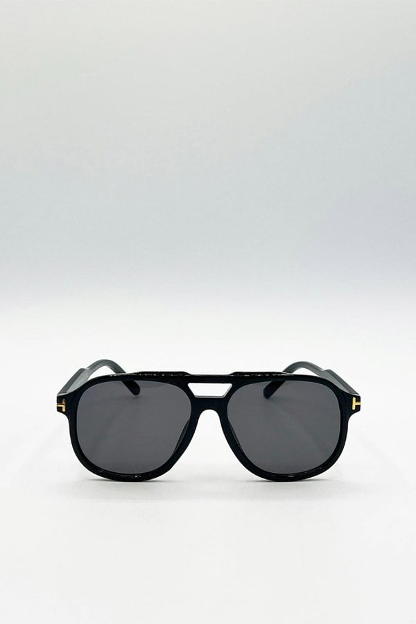 SVNX Oversized Navigator Sunglasses in Black