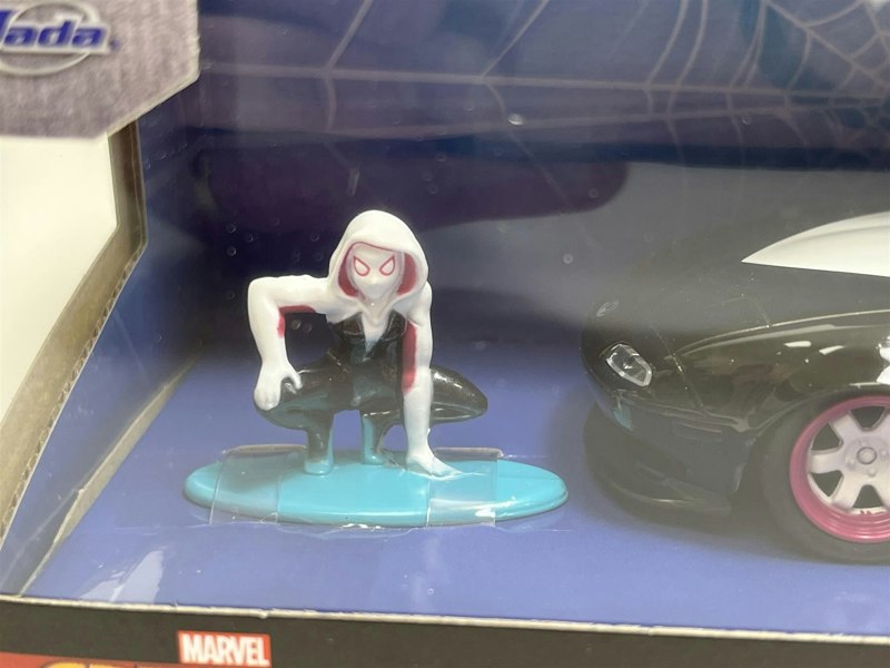 Jada Spiderman Ghost Spider Figure and 1990 Mazda Miata 1:32 Scale Jada 33662 253223014