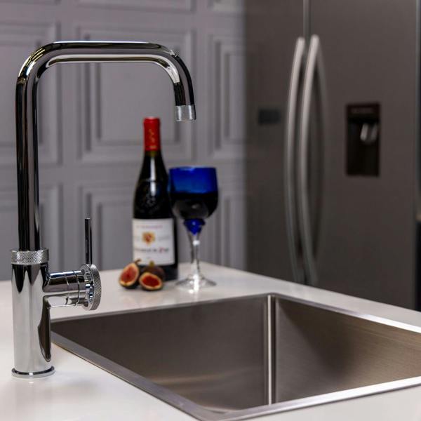 Flode Hjul  | Single Lever Industrial Style Kitchen Tap | Swan Neck Design | Chrome