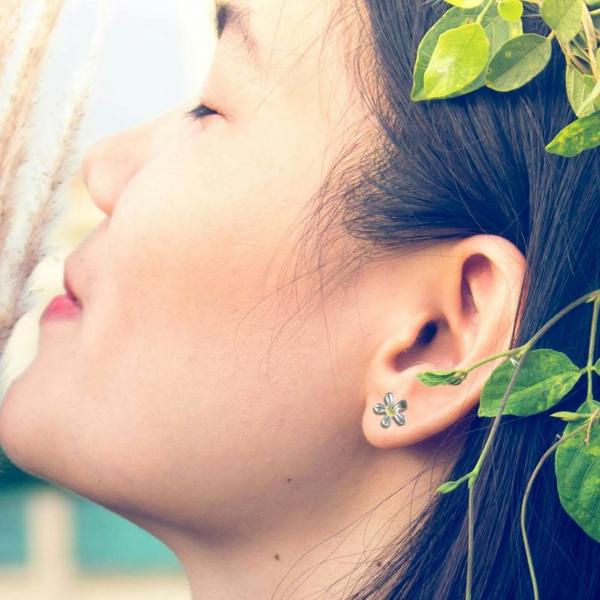 Aye Do Gifts Silver Daisy Stud Earrings