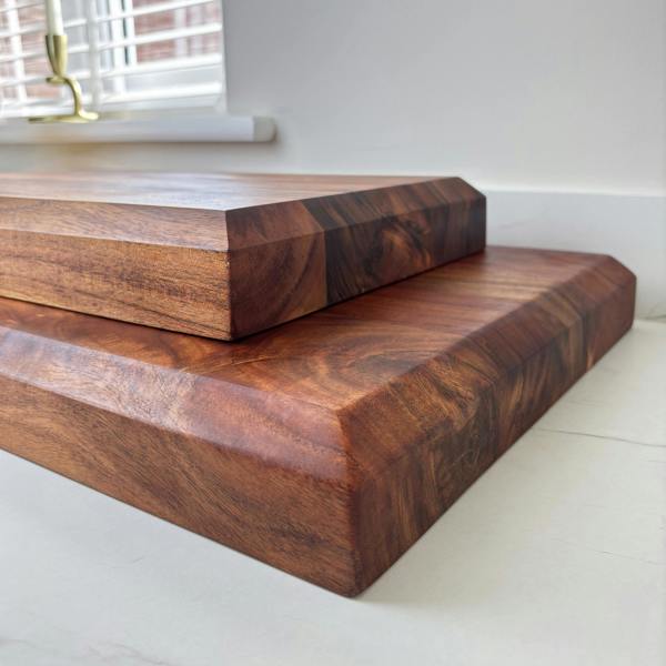 Downton Interiors Sussex Pro Chef Bevelled Edge Acacia Wood Chopping Board - Extra Large (70cm x 50cm)