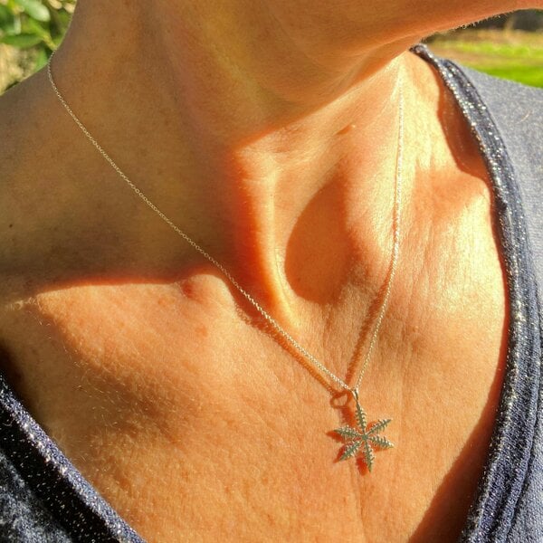 Reeves & Reeves Snowflake Necklace