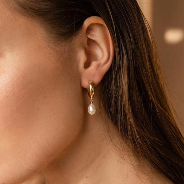 Elk & Bloom Chunky 14K Gold Freshwater Pearl Hoops