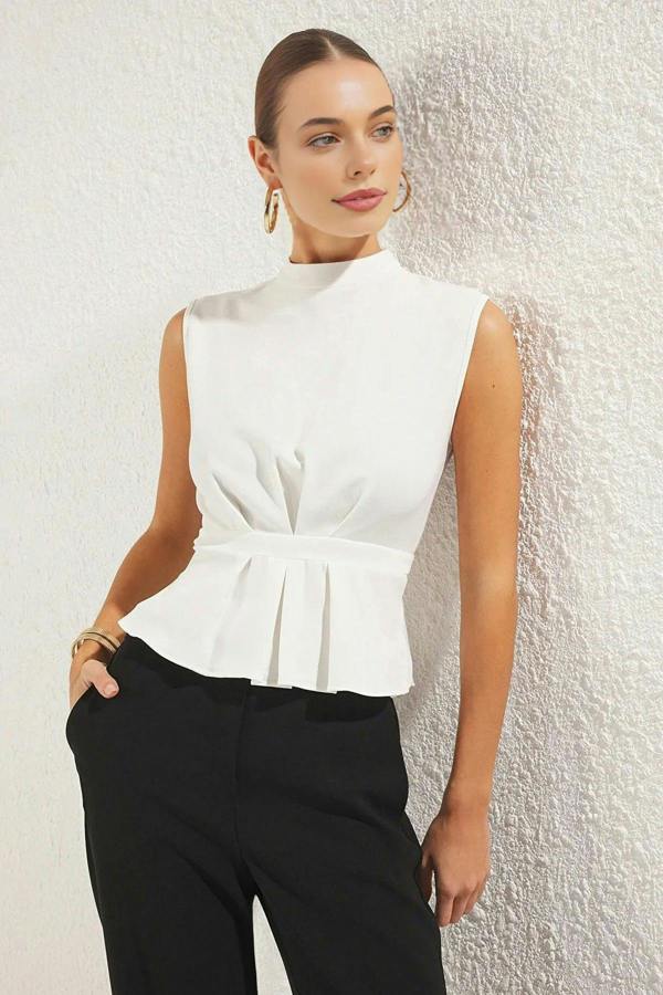 WOVCOR Woven Crew Neck Sleeveless Blouse