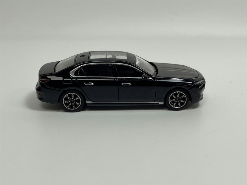 Mini GT BMW i7 xDrive60 Black Sapphire LHD 1:64 Scale MGT00802L