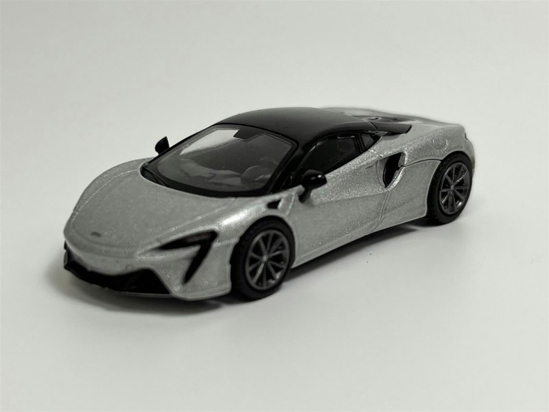 Mini GT McLaren Artura Ice Silver LHD 1:64 Scale Mini GT MGT00582L