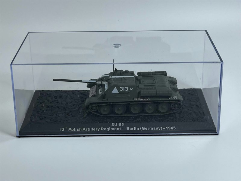 MCSlots SU 85 13TH Polish Artillery Regiment Berlin Germany 1945 1:72 Mag 112