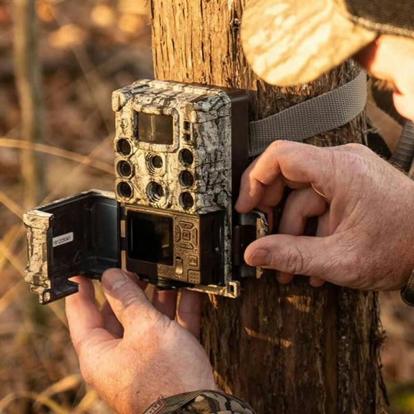 Bushnell CORE DS-4K 32MP No Glow Trail Camera