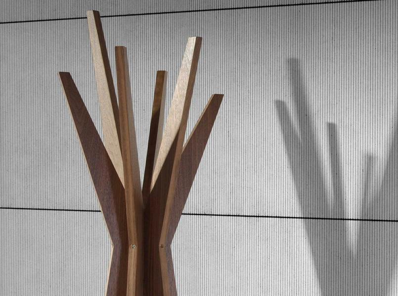 Angel Cerdá Pine wood coat rack 3238
