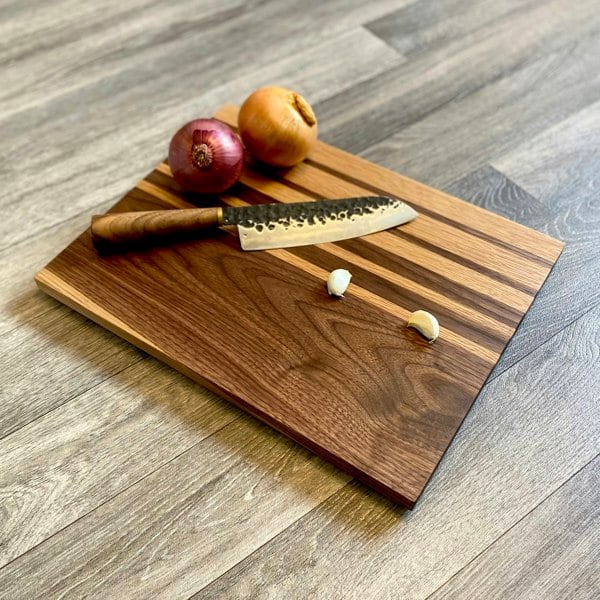 Giraffes & Craftz Black Walnut & Oak Cutting Board