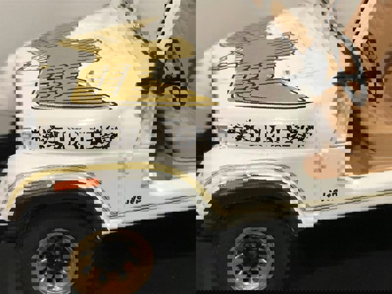 dukes of hazzard dixie 1979 jeep cj-7 golden eagle 1:43 greenlight 86572