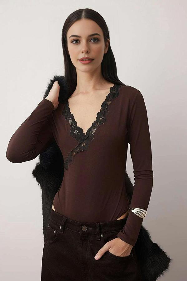 WOVCOR Lace Detail V-Neck Knit Bodysuit