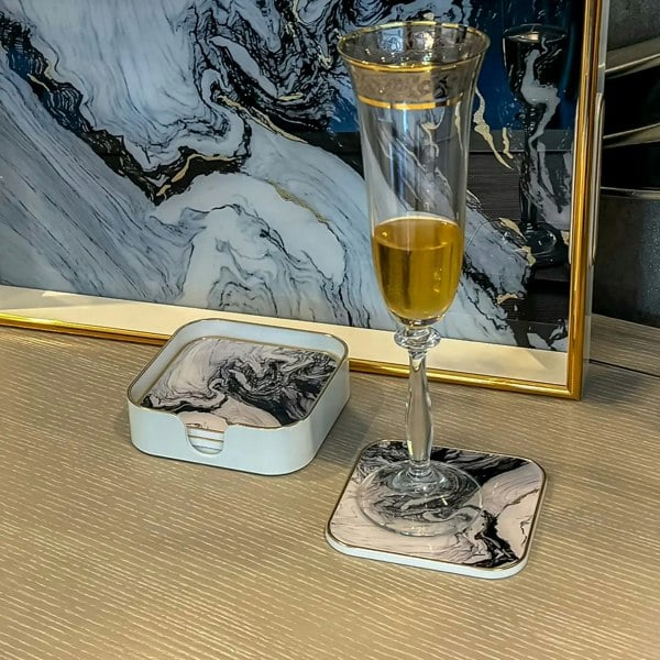 Maison des Cadeaux Set of 4 Square White Drink Coasters