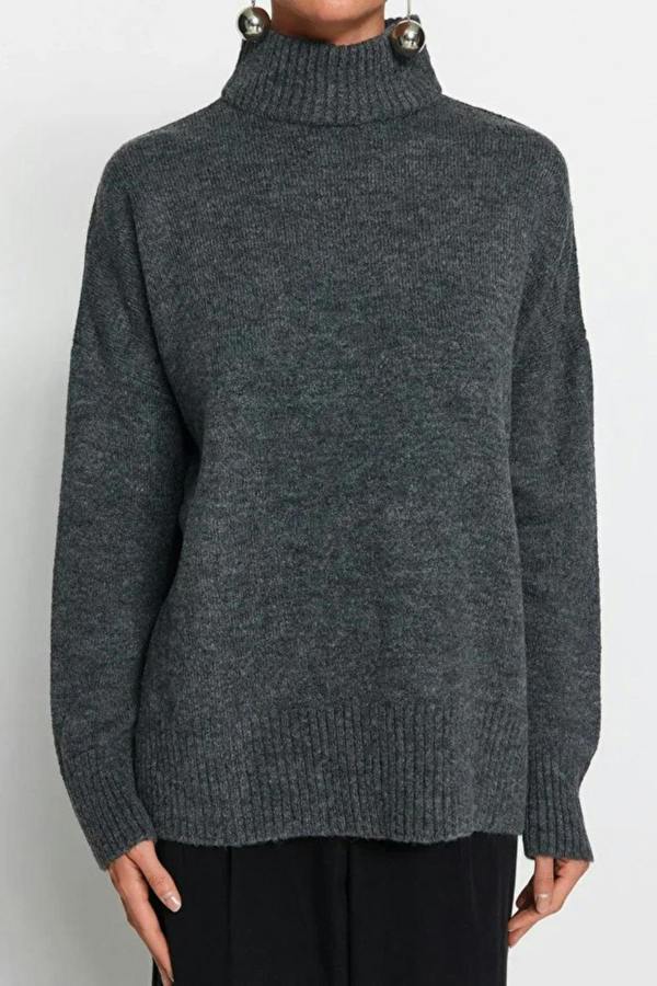 Hoxton Gal Relaxed Fit Soft-Texture Knit Sweater
