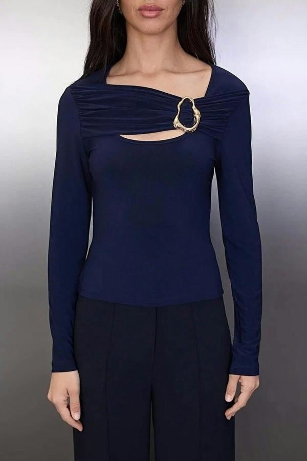 WOVCOR Fitted Knitted Blouse with Accessory and Cut-Out Details