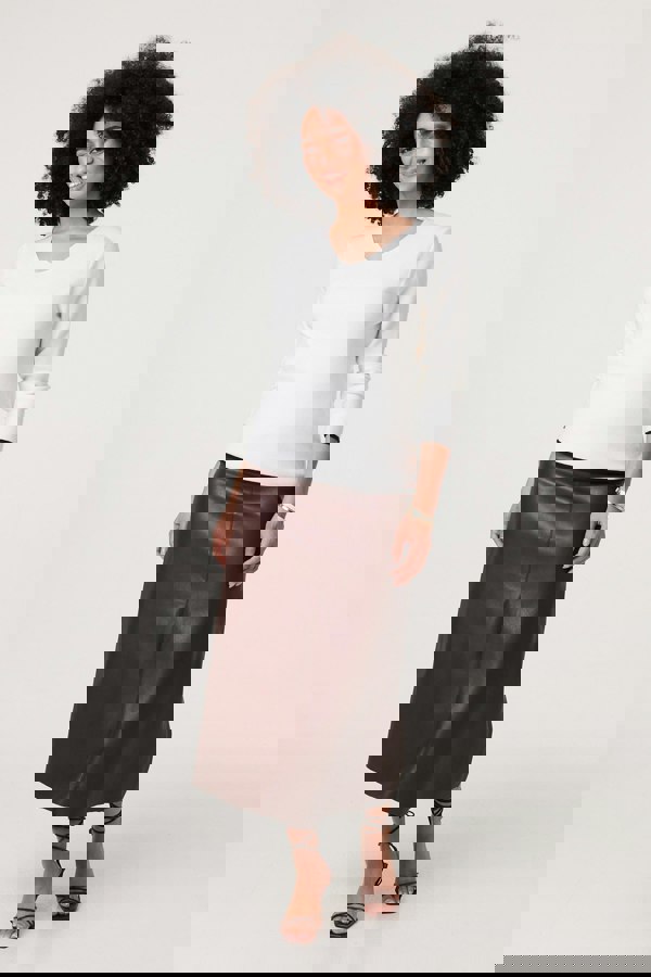 White | Contrast Trim V-Neck Knit Top
