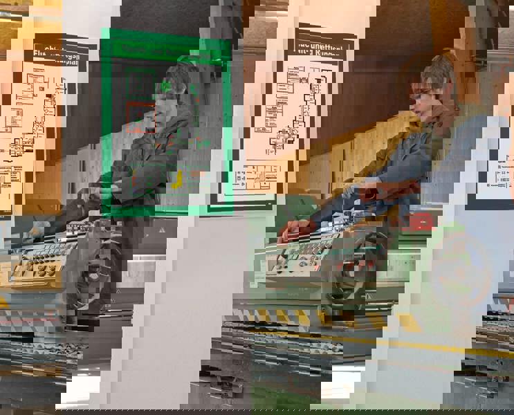 Durable DURAFRAME Self Adhesive Magnetic Signage Frame | 10 Pack | A4 Green