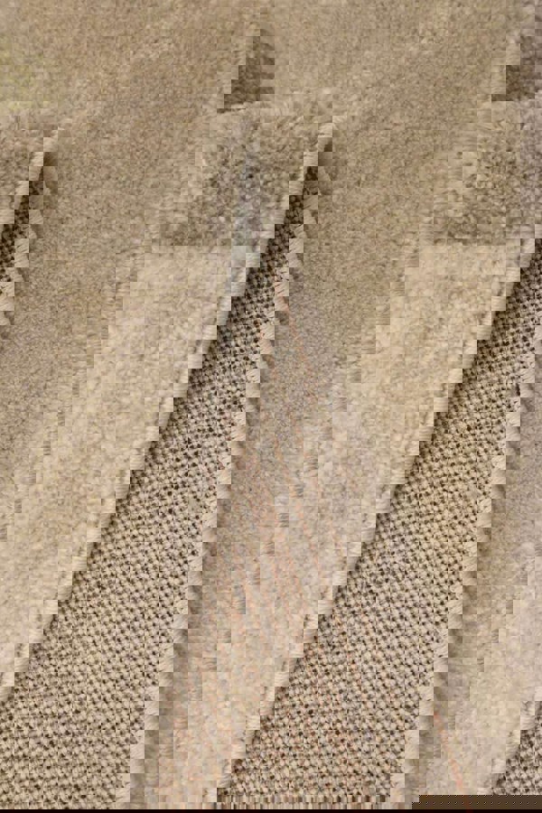 Newport Leaf Rug – Hand-Carved Floral Design