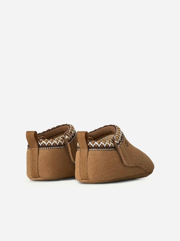 UGG Baby Tasman and Lovey Gift Set in Chestnut