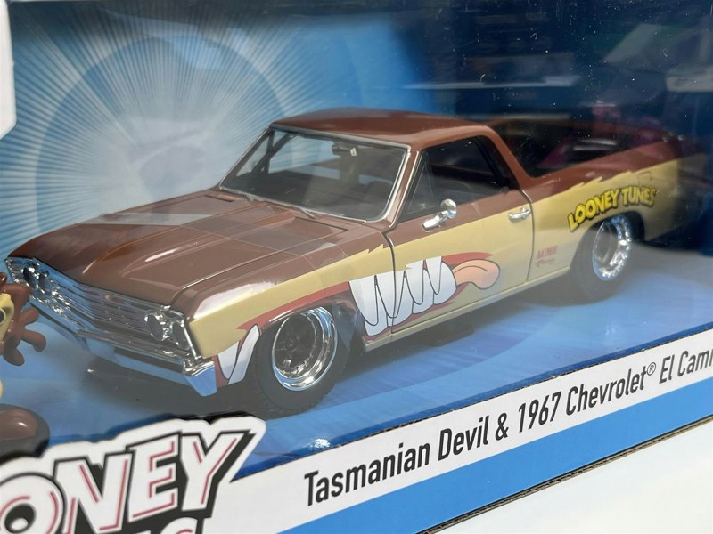 Jada Looney Tunes Tasmanian Devil Figure and 1967 Chevrolet El Camino 1:24 Jada 253255072