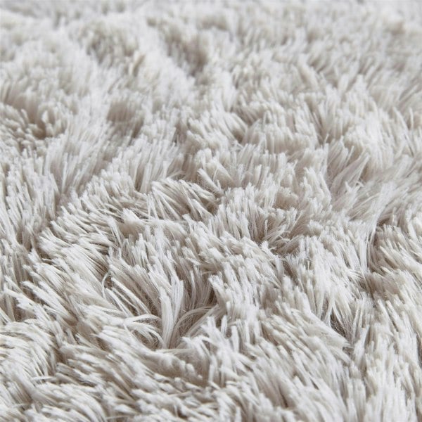 Catherine Lansfield Cuddly 150x200cm Throw Silver