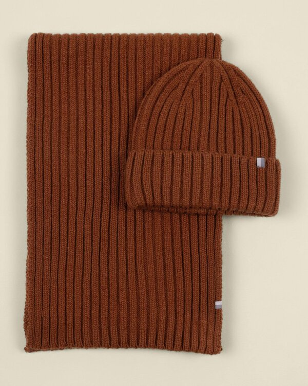 Larsson & Co Daven – Rust Ribbed Knit Beanie & Scarf Box