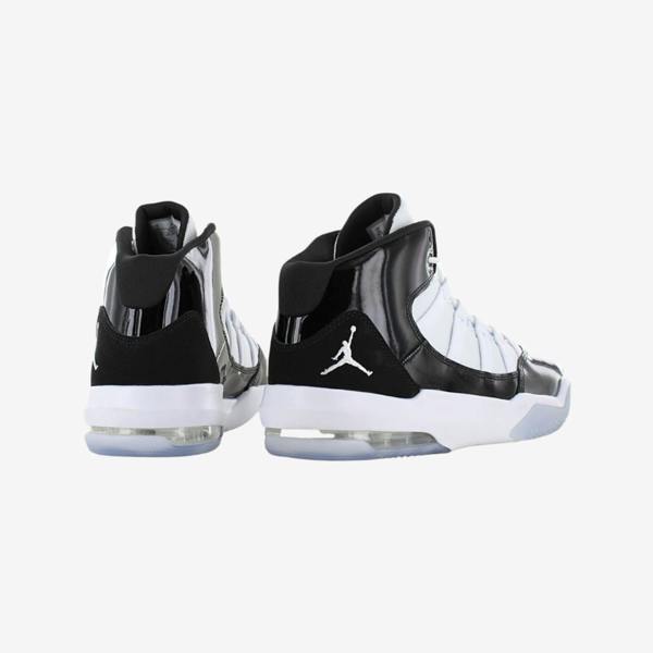 Nike Sneakers   in  Black
