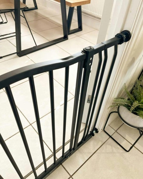 Safetots Curved Top Safety Gate, 71cm - 80cm, Matt Black, Pressure Fit Stair Gate