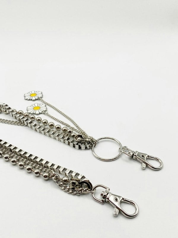 SVNX Jean Chain With Daisy Charms