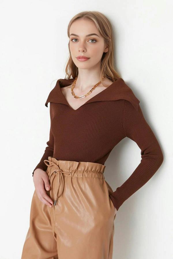 WOVCOR Carmen Collar Knit Sweater