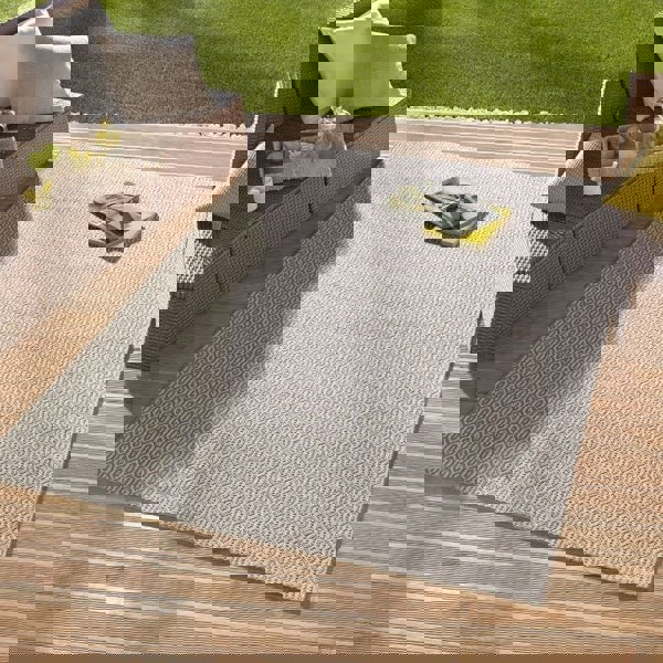 The Rugs Indoor Outdoor Coin Rug – Geometric & Weatherproof