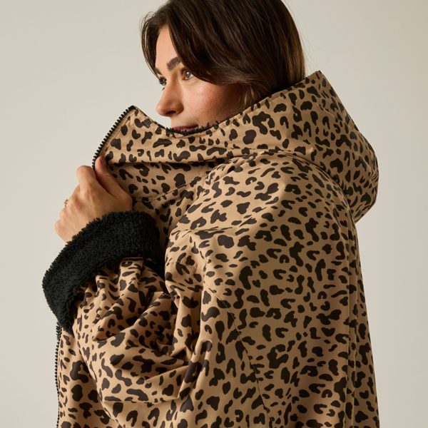 Regatta Unisex Adult Leopard Print Waterproof Reversible Changing Robe - Multicoloured