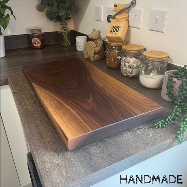 Giraffes & Craftz XL Walnut Chopping Board