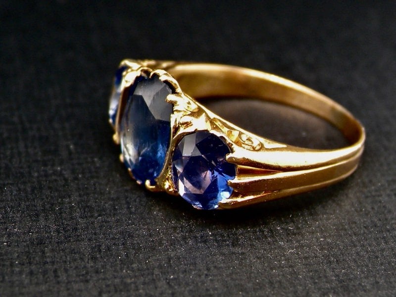 Vintage Tom An antique sapphire ring