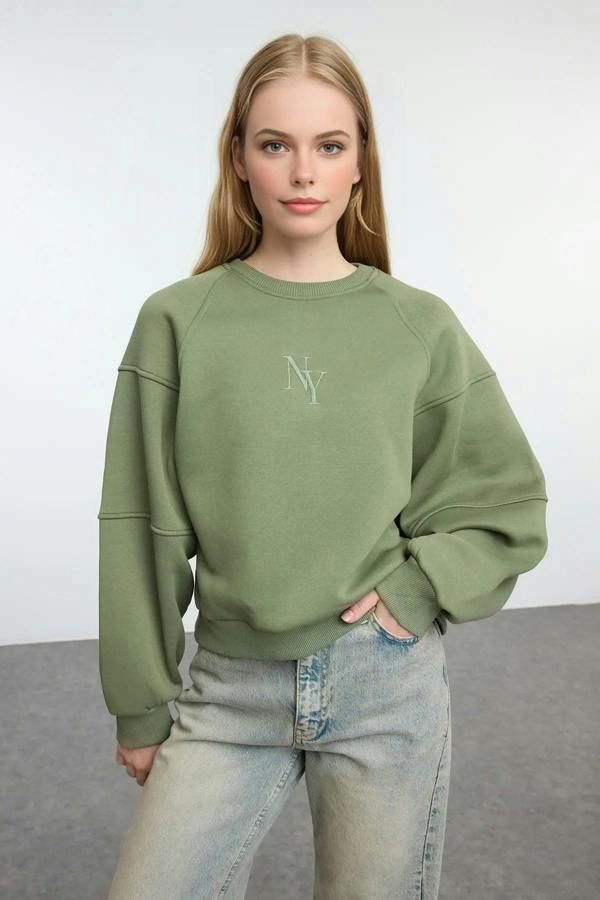 WOVCOR Crew Neck Embroidered Thick Fleece Knit Sweatshirt