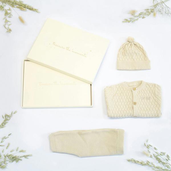 The Baby Gifting Company MY FIRST OUTFIT AND MEMORY BOOK