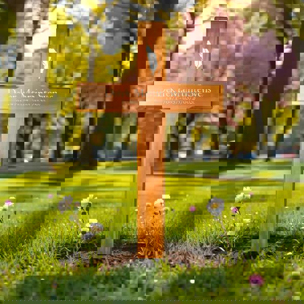 Memorials Direct Personalised Mahogany Memorial Cross, Feather – Durable Wooden Grave Marker for Outdoor Use