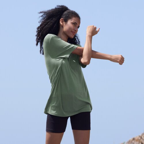 CabinZero Ultralight Travel T-shirt, Tencel-Merino Blend, Odour-Resistant & Quick-Dry - Absolute Black