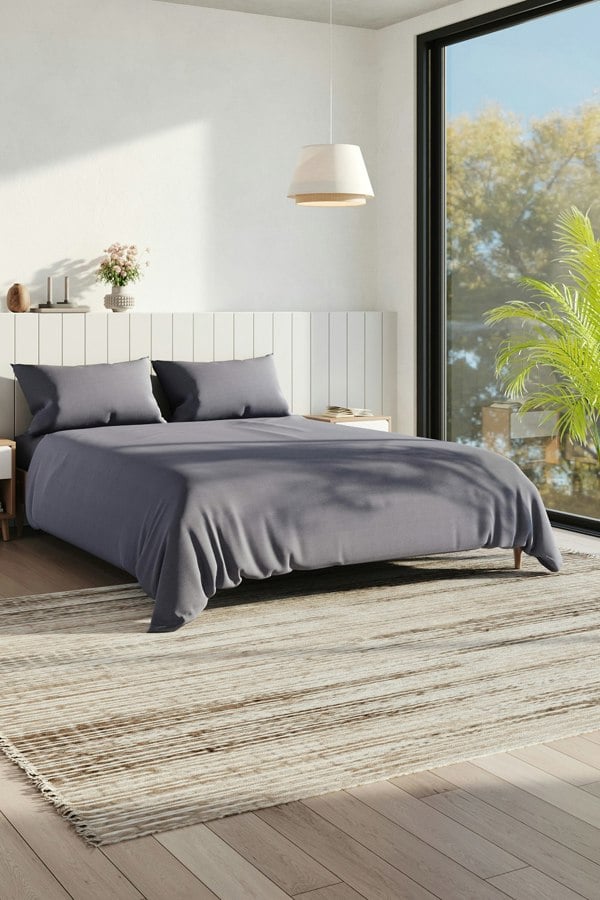 Living and Home King Duvet Cover and Flat Sheet Set with 2 Pillowcases Solid Color Soft Brushed Fibe Four-Piece Set