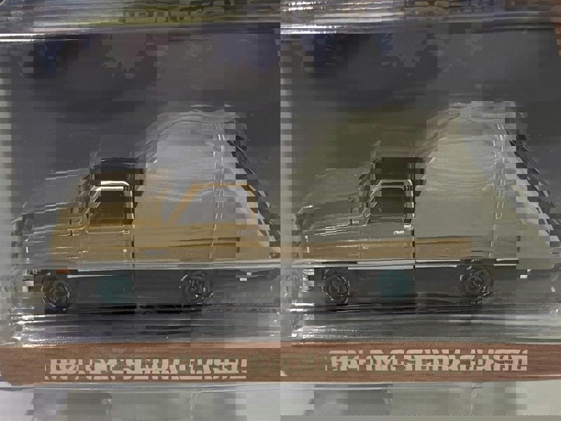 1984 gmc sierra chase model great outdoors series 1:64 greenlight 38010c