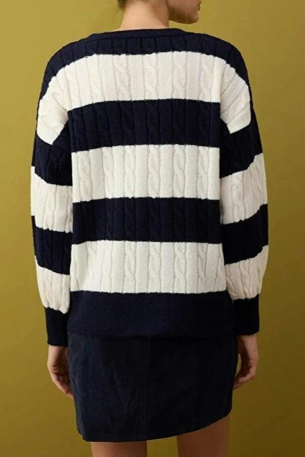 WOVCOR Soft Textured Color Blocking Knit Sweater