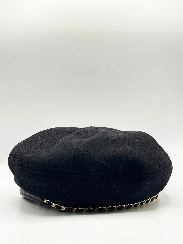 SVNX Beret Hat With Chain Detail In Black