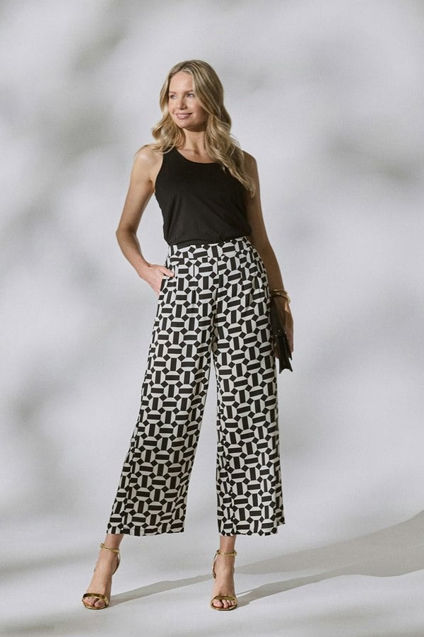Black | Geo Print High Waist Wide Leg Trousers : Model is 5'10"/178 cm and wears UK10/EU38/US6/AUS10