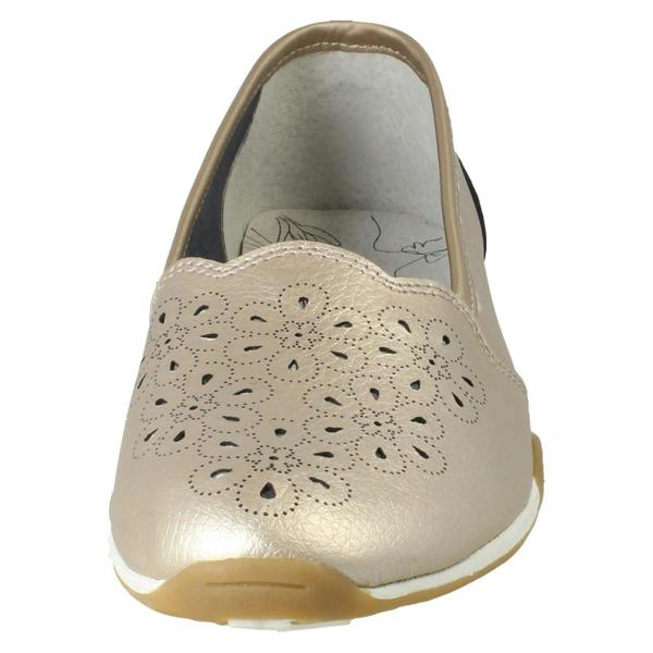 Down to Earth Ladies Down To Earth Flower Punch Details Casual Shoes F80576