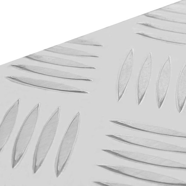 Close-up of the textured surface of an extra-large 102L aluminum tool box, featuring a diamond plate pattern for durability and grip