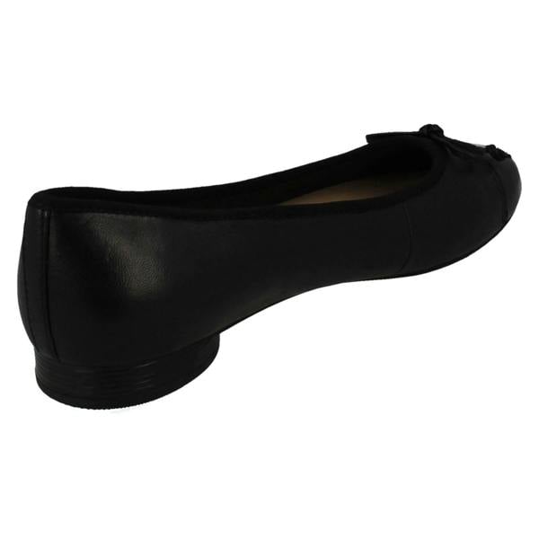 Clarks Womens Clarks Ballerina Style Flats Loreleigh Rae